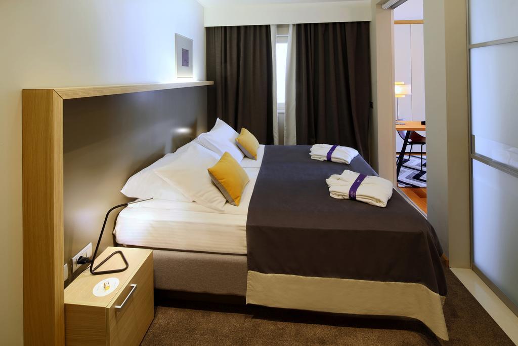 Premium Suite